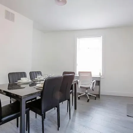 Big New House - 5Bdr Near City-2