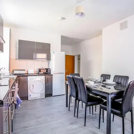 Big New House - 5Bdr Near City-3